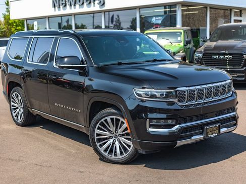 Used 2022 Jeep Grand Wagoneer Series III w/ Flexible Seating Group AWD/4WD image 2
