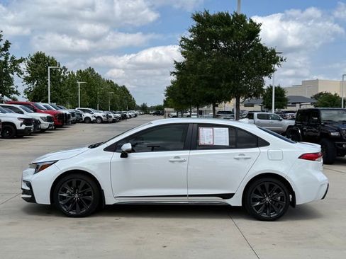 Used 2026 Toyota Corolla SE FWD image 5