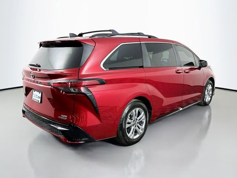 Certified 2023 Toyota Sienna XSE image 7