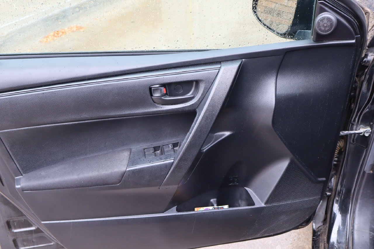 Used 2019 Toyota Corolla L FWD image 17