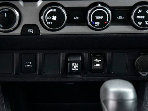 Used 2019 Toyota Tacoma SR5 image 22