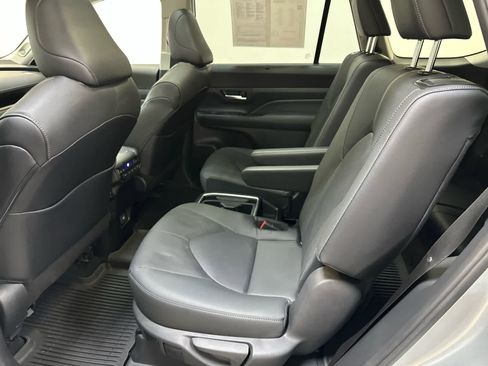 Used 2024 Toyota Grand Highlander Platinum image 6