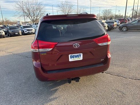 Used 2013 Toyota Sienna XLE image 4