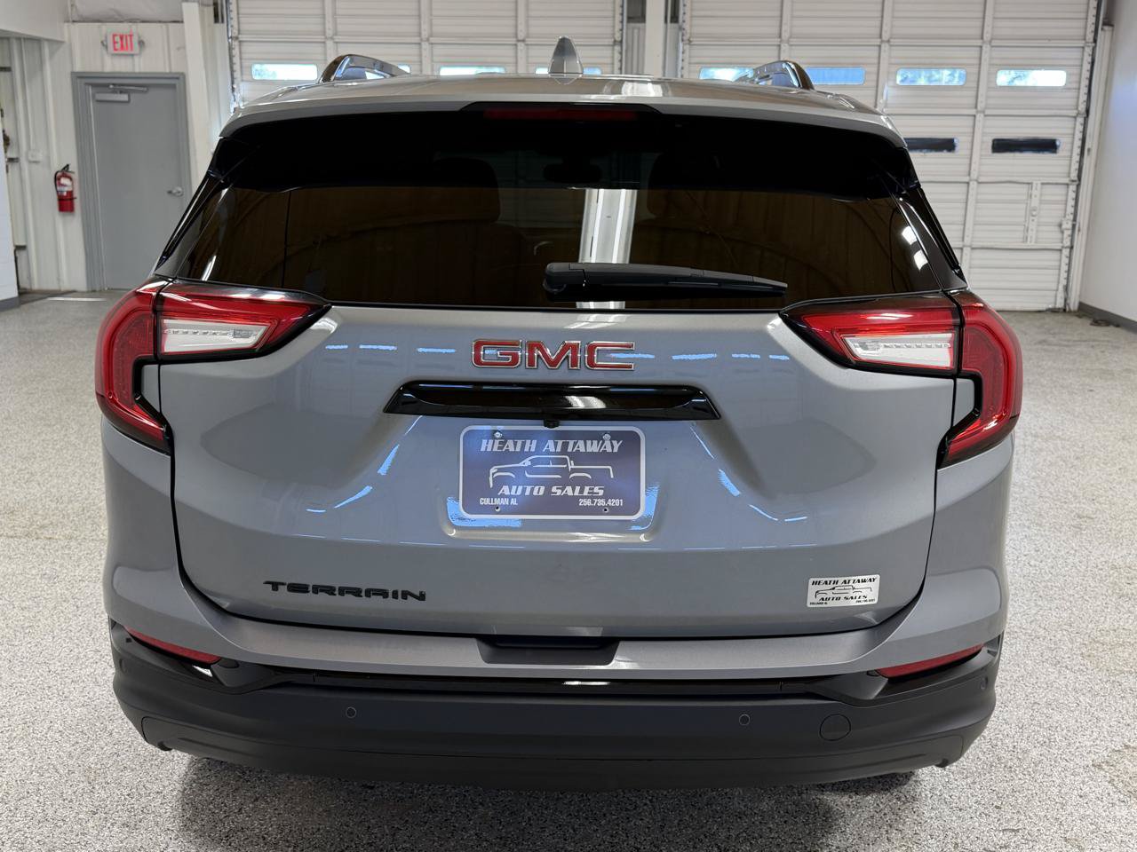 Used 2024 GMC Terrain SLE w/ Driver Convenience Package FWD image 7