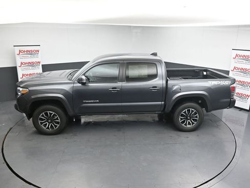 Used 2022 Toyota Tacoma TRD Sport AWD/4WD image 29