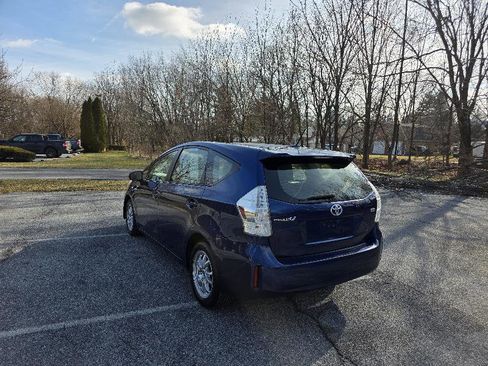Used 2014 Toyota Prius V Three image 4