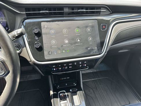 Used 2023 Chevrolet Bolt EUV LT w/ Convenience Package FWD image 16