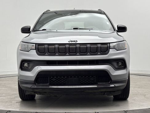 Used 2022 Jeep Compass Latitude FWD image 2