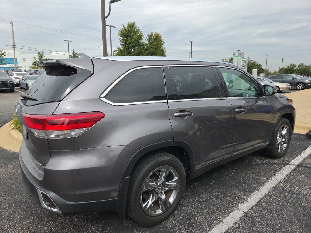 Used 2019 Toyota Highlander Limited Platinum AWD/4WD image 4