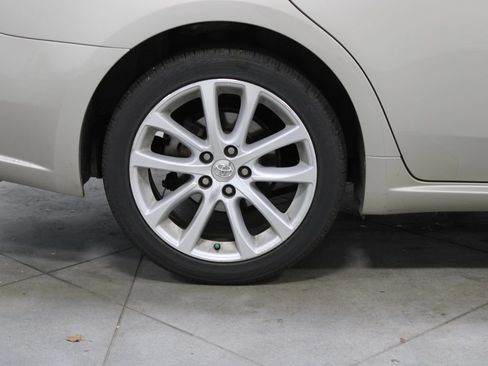 Used 2014 Toyota Avalon Limited FWD image 12