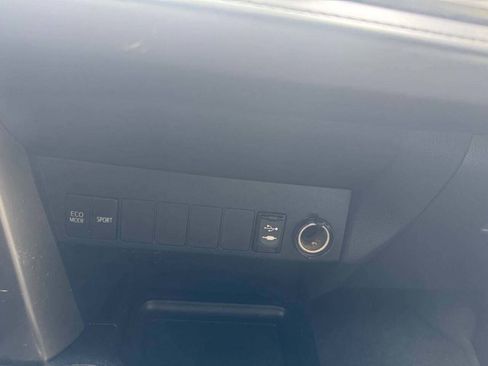 Used 2015 Toyota RAV4 LE image 31