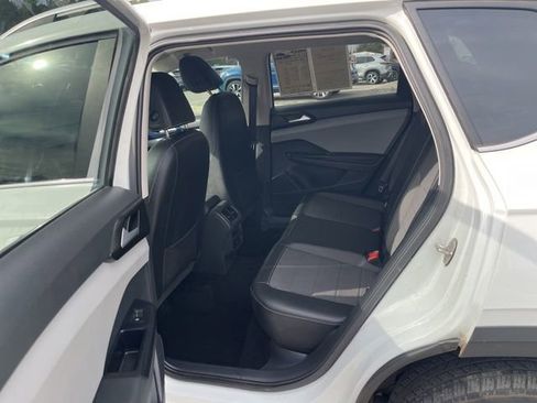 Used 2023 Volkswagen Taos SE image 28