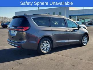 Used 2022 Chrysler Pacifica Touring-L video 4