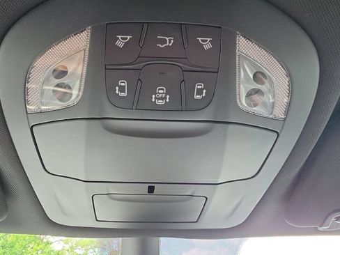 Used 2025 Chrysler Pacifica Select FWD image 31