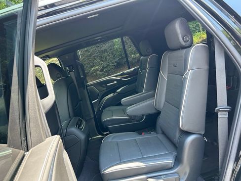 Used 2023 Cadillac Escalade Premium Luxury AWD/4WD image 42