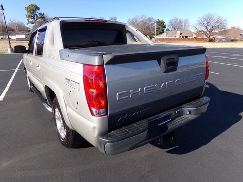 Used 2005 Chevrolet Avalanche Z71 w/ Sun And Sound Package image 25