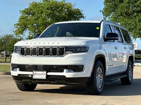 Used 2024 Jeep Wagoneer L 4WD w/ Convenience Group I image 3