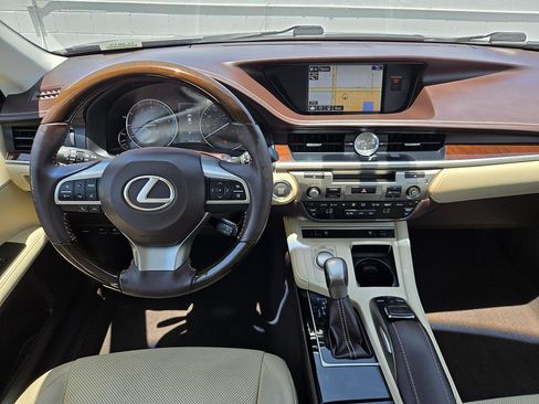 Used 2016 Lexus ES 350 w/ Navigation System Package FWD image 8