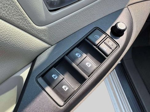 Used 2015 Toyota Sienna LE FWD image 18