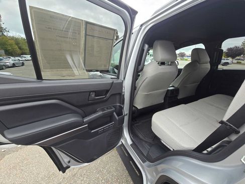 Certified 2025 Toyota 4Runner SR5 AWD/4WD image 15