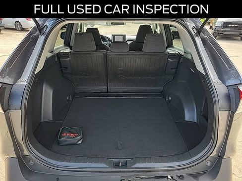 Used 2021 Toyota RAV4 LE AWD/4WD image 6
