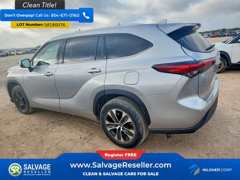 Used 2021 Toyota Highlander XLE FWD image 3