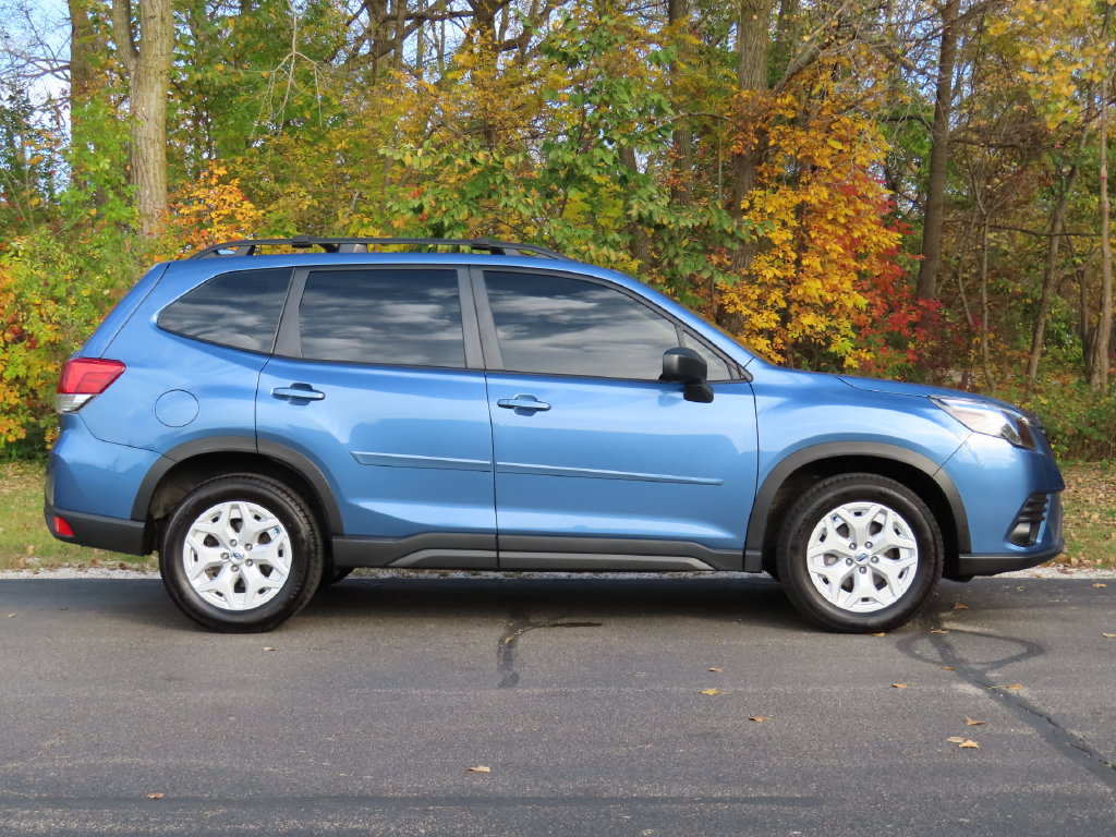 Used 2023 Subaru Forester AWD/4WD image 2