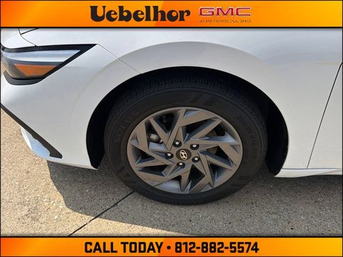 Used 2024 Hyundai Elantra SEL FWD image 13