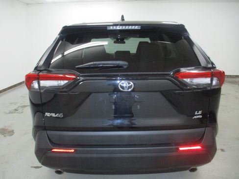 Used 2023 Toyota RAV4 LE AWD/4WD image 7