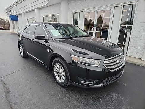 Used 2015 Ford Taurus SE image 2