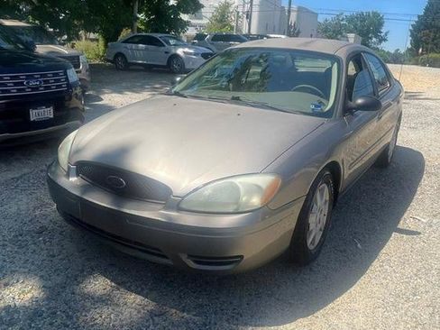Used 2006 Ford Taurus SE FWD image 2