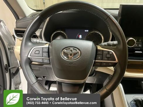 Certified 2023 Toyota Highlander XLE image 14