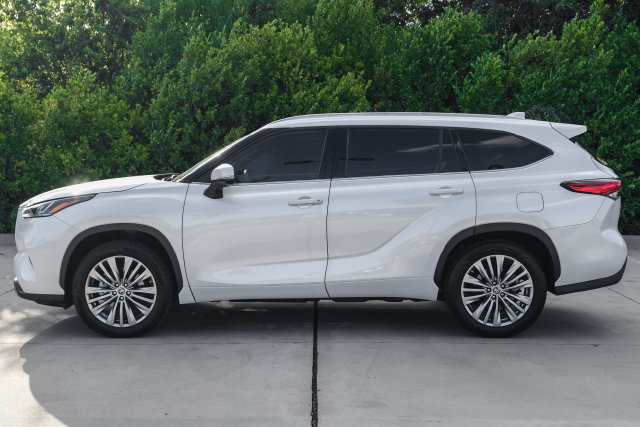 Used 2023 Toyota Highlander Platinum FWD image 15