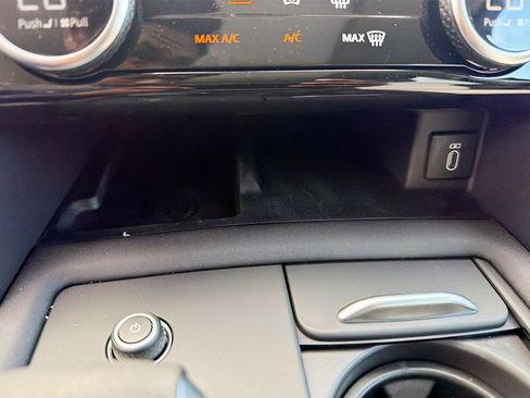 New 2026 Land Rover Discovery Limited Edition image 32