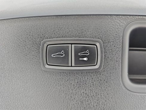 Used 2018 Porsche Macan image 25