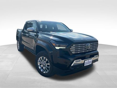 Used 2025 Toyota Tacoma Limited AWD/4WD image 14