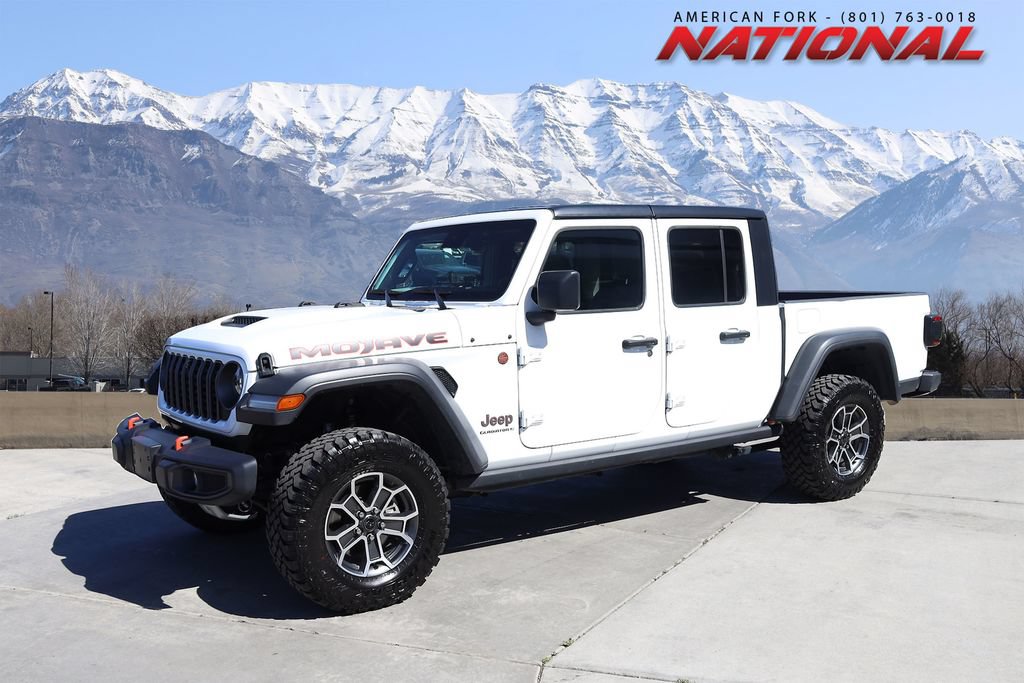 Used 2025 Jeep Gladiator Mojave w/ Convenience Group AWD/4WD image 1