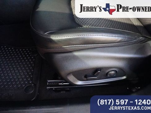 Used 2023 Jeep Compass Latitude w/ Convenience Group AWD/4WD image 19
