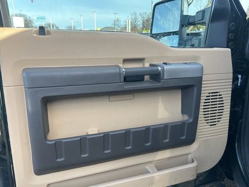 Used 2015 Ford F250 Lariat w/ Chrome Package image 14