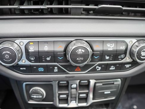 Certified 2025 Jeep Wrangler Unlimited Sahara w/ Safety Group image 25