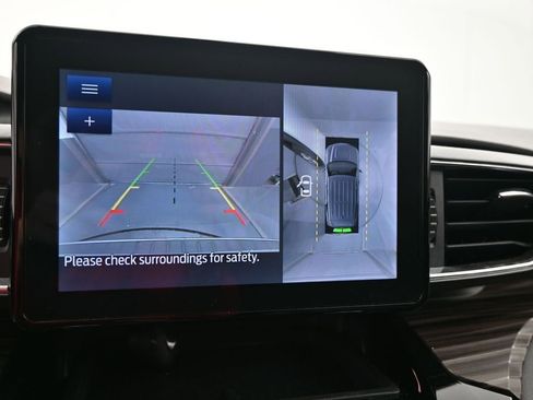 Used 2023 Ford Explorer Limited image 31