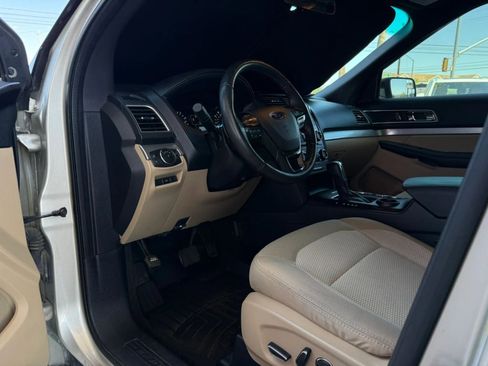 Used 2017 Ford Explorer XLT FWD image 41
