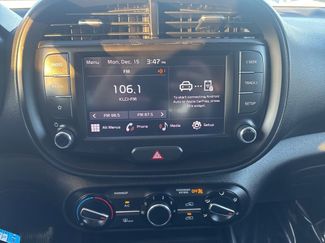 Used 2022 Kia Soul LX w/ Technology Package video 2