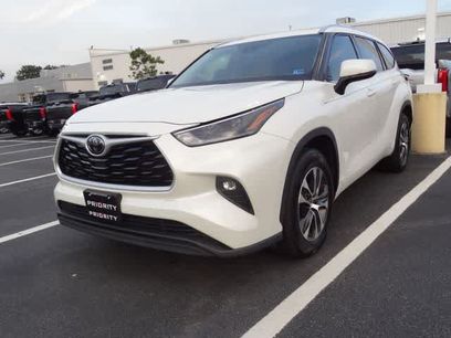 Used 2021 Toyota Highlander XLE