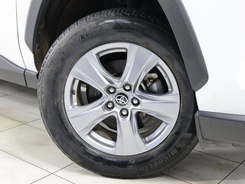 Used 2022 Toyota RAV4 XLE AWD/4WD image 11