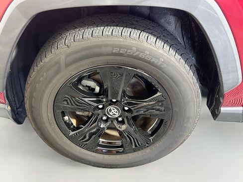 Used 2019 Toyota RAV4 XLE FWD image 13
