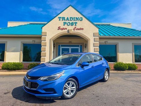Used 2017 Chevrolet Cruze LT FWD image 2