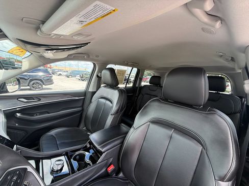 Used 2023 Jeep Grand Cherokee Limited w/ Luxury Tech Group II RWD image 23