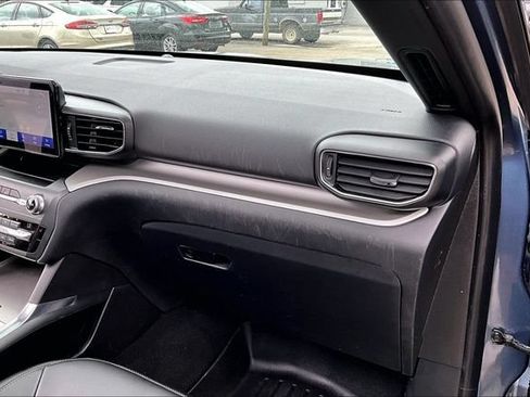 Used 2020 Ford Explorer XLT w/ Equipment Group 202A AWD/4WD image 16
