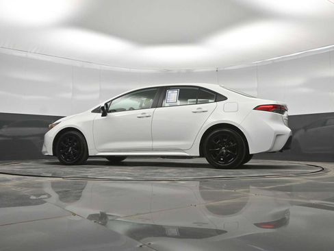 Used 2025 Toyota Corolla LE FWD image 34